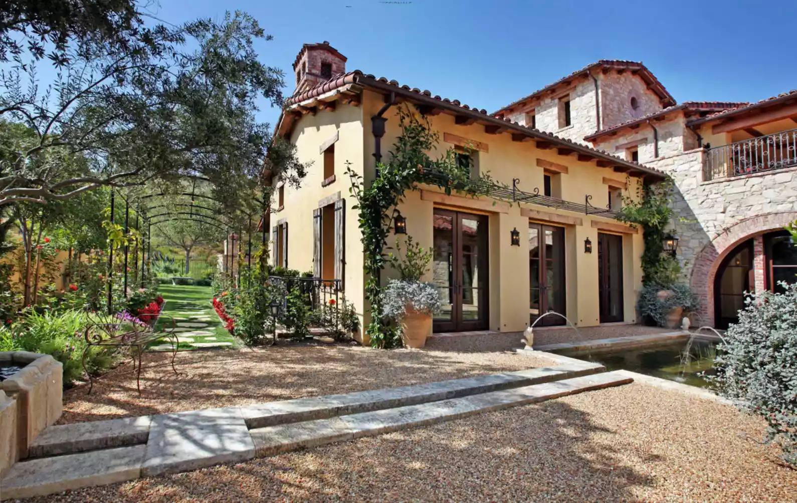 Biệt thự Tây Ban Nha