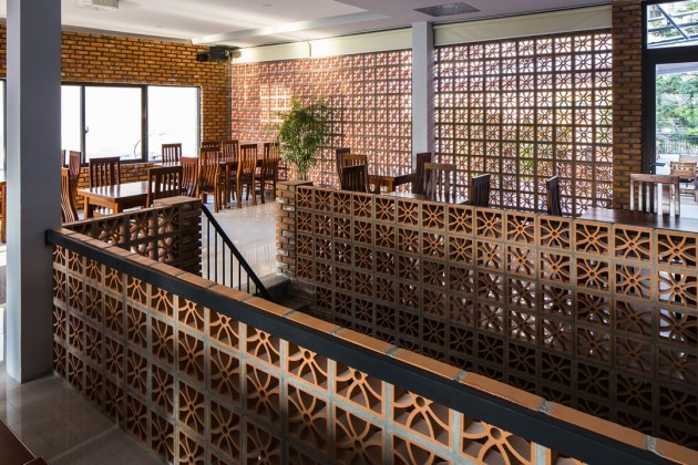Thiết kế nhà hàng với gạch thông gió