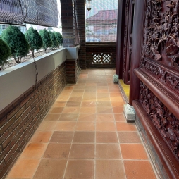 Gạch mộc 30x30 cam đất lát sân - sảnh - hiên - ban công