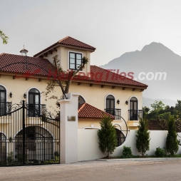 Ngói Địa Trung Hải tone đỏ đậm ứng dụng biệt thự phong cách Địa Trung Hải Ngói Địa Trung Hải tone đỏ đậm ứng dụng biệt thự phong cách Địa Trung Hải