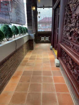 Gạch mộc 30x30 cam đất lát sân - sảnh - hiên - ban công 01