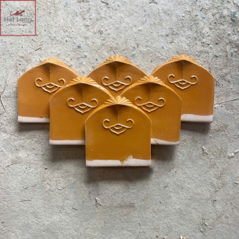 Ngói mũi hài cổ 150x150mm men Vàng Hổ Phách
