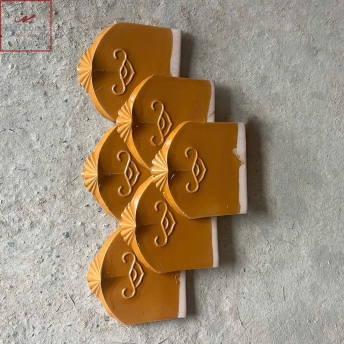 ngói mũi hài cổ men hổ phách