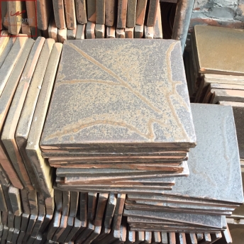 gạch cổ Bát Tràng men vàng gấm